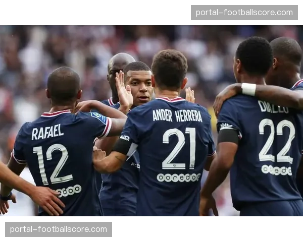 巴黎圣日耳曼4-1大胜洛里昂，姆巴佩上演帽子戏法领跑射手榜