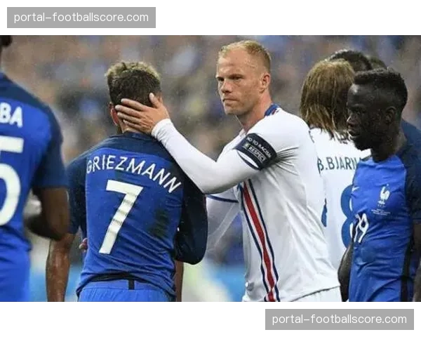 冰岛传奇右翼阿尔弗雷德·吉斯拉森结束20年职业生涯，正式挂靴