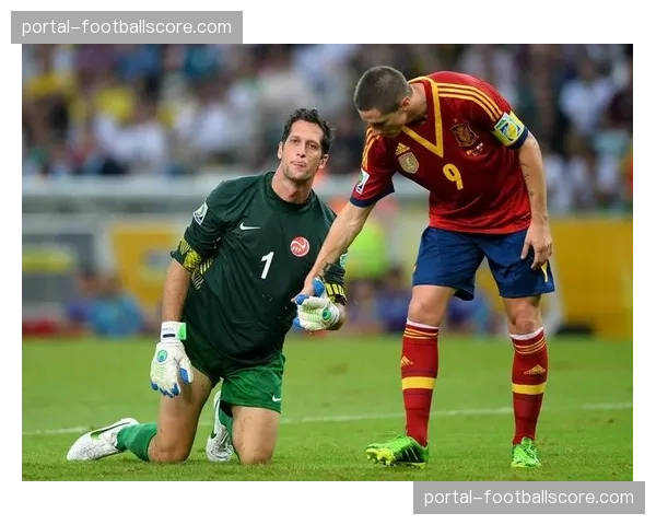 官方：比利亚雷亚尔后卫保-托雷斯成功接受膝盖手术，赛季报销