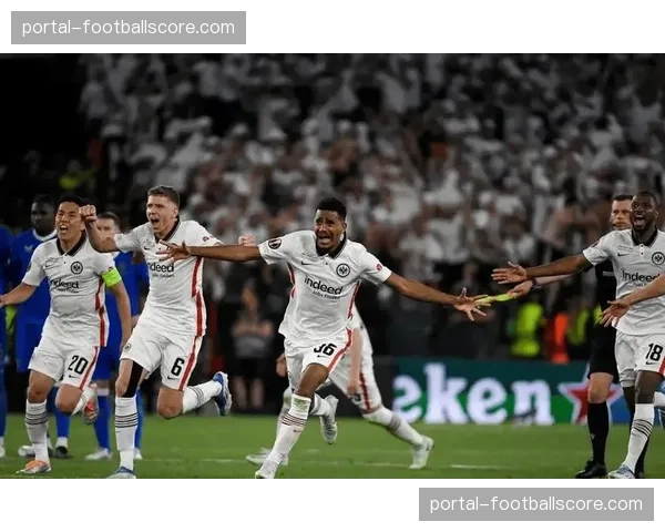 德甲保级大战全景：四支球队为生存而战的最后冲刺